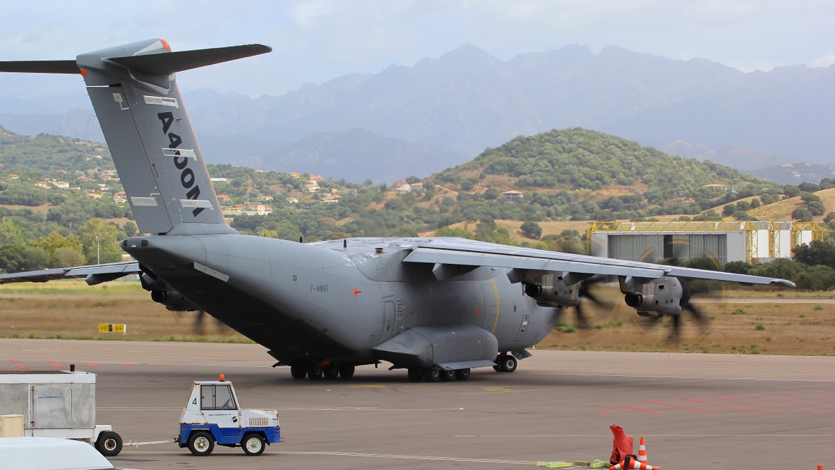 AIRBUS A-400 M à Campo dell'Oro - Page 2 Img_4128