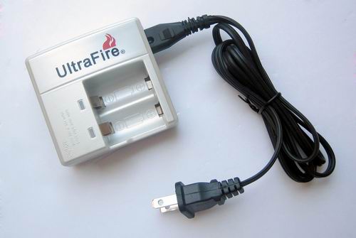UltraFire WF-138 3.0V/3.6V 充电器 Wf138110