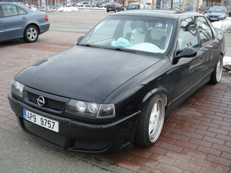 ZAJÍMAVÉ OPELY NA OPEL TREFFEN A ČESKÝCH TUNING SRAZECH - Stránka 13 Dsc03511