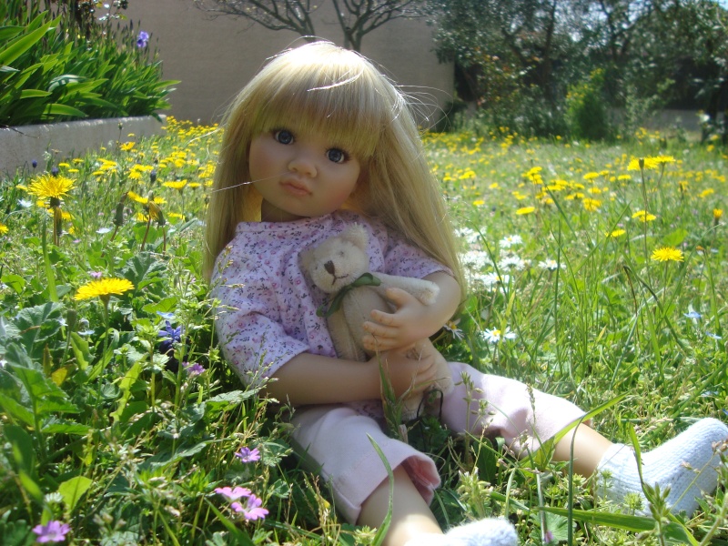 Manon dans le jardin Dsc00511