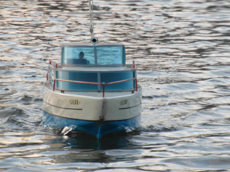 Bateau 92cm, vedette de plaisance et porte-hélicoptère Sam_4610