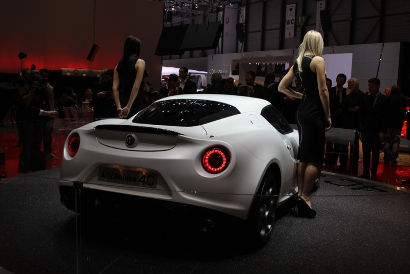 Presentation Officielle Alfa 4C Alfa-r11