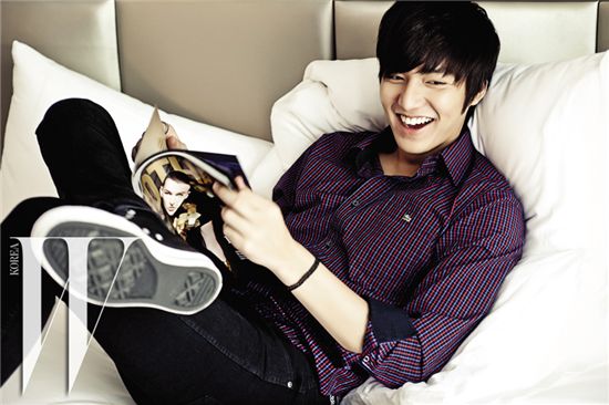 Attracting 9,000 followers, Lee Minho officially joins Weibo! 113