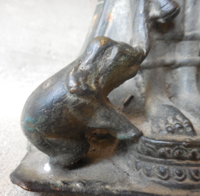 divinité en bronze  Phra Pang Reerai, Chiang Mai - Thaïlande Dscn1132