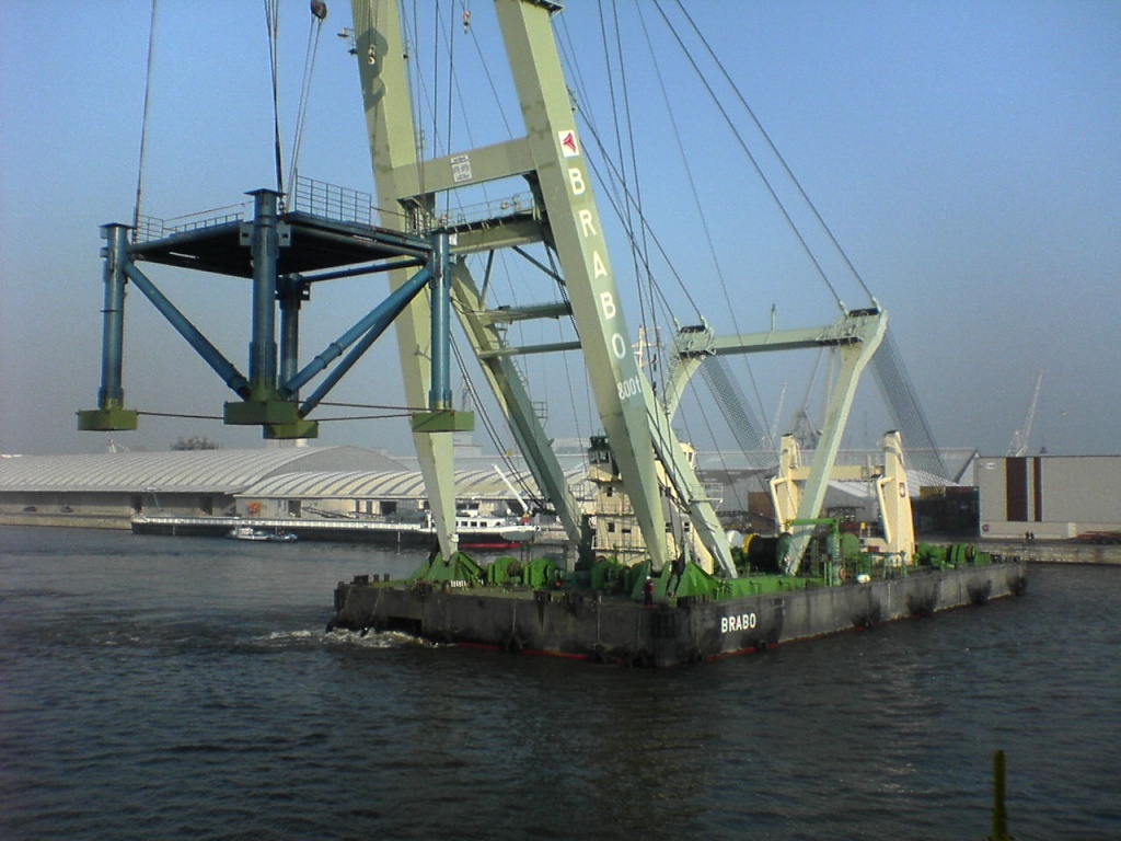 LX 1750 SARENS montée sur barge (Anvers (B)) 0020_s10