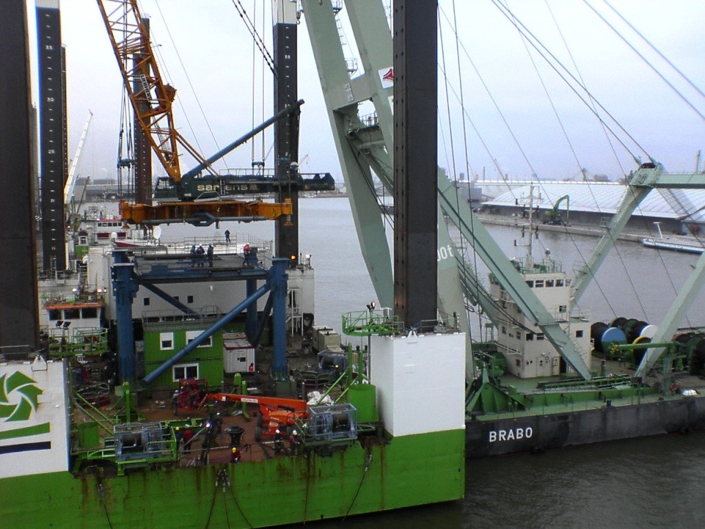 LX 1750 SARENS montée sur barge (Anvers (B)) 0046_s10