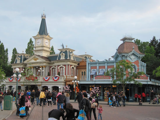 Comparatif des parcs Disney du monde ^^ Dlp_ci10