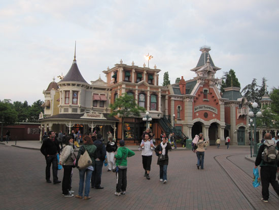 Comparatif des parcs Disney du monde ^^ Dlp_ma10