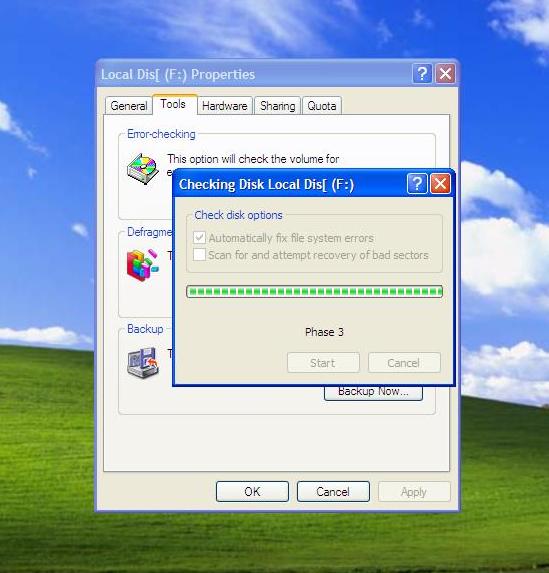 أدآة بالويندوز Windows XP مسئولة عن فحص وحدات التخزين للتحقق من عدم وجود مشاكل أو أخطآء بقطآعات الهآرد وتقوم الأداة  بإصلاح الاخطآء والملفات التالفة وتنظيف الملفآت وتجميع الملفآت الغير ضرورية بدون برامج 411