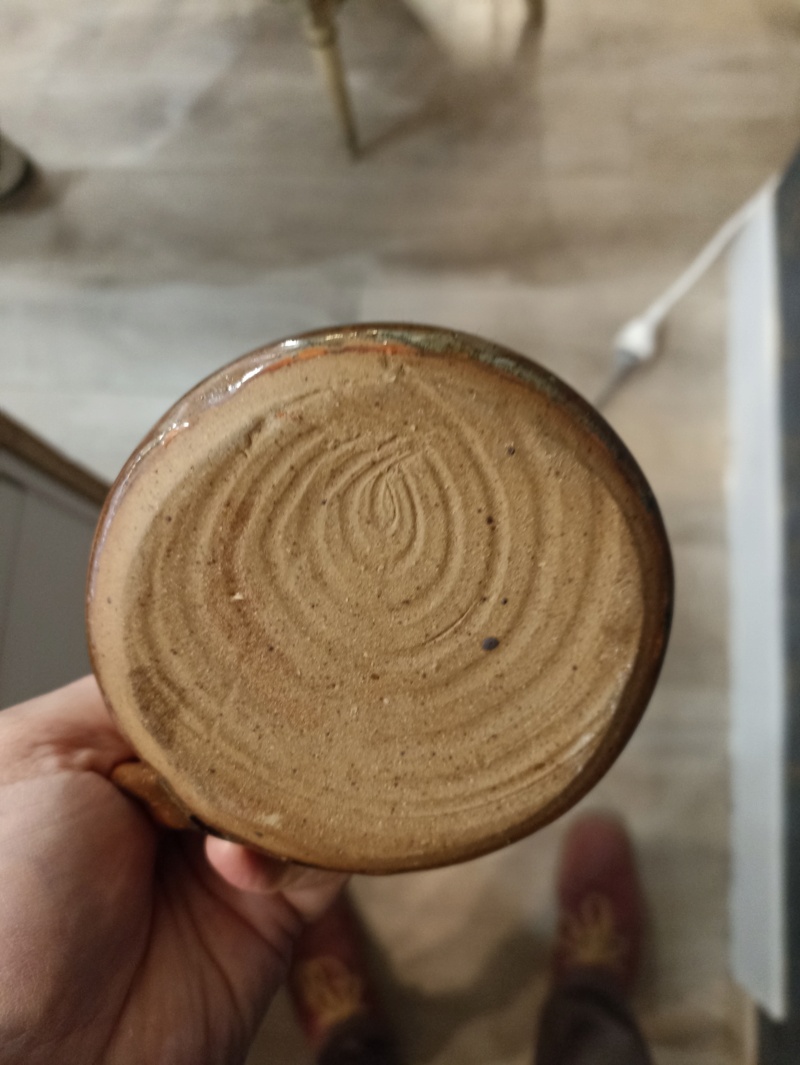 Vase à anse ou étrange tasse en grès émaillé  16740310