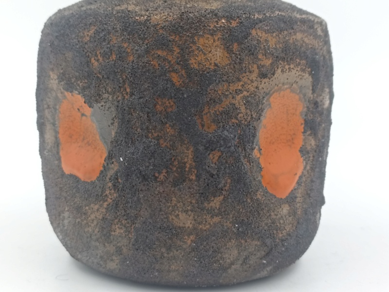 Mini vase terre cuite style Fat Lava non signé à identifier Img_2335