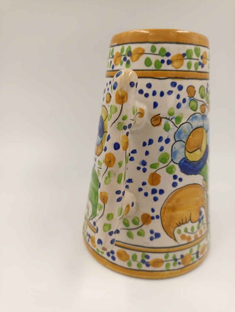 Vase à deux anses ou pichet (grande chope) décorée à identifier Img_2389