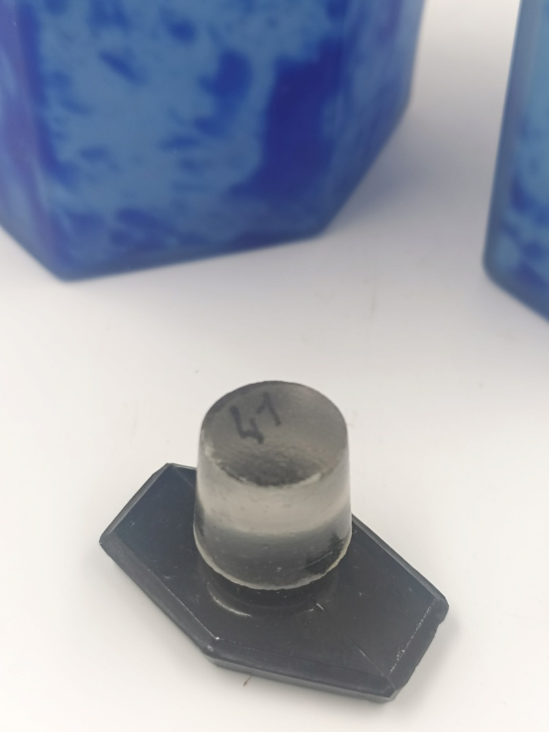 Flacons Art Déco en verre marbré à identifier Img_2431