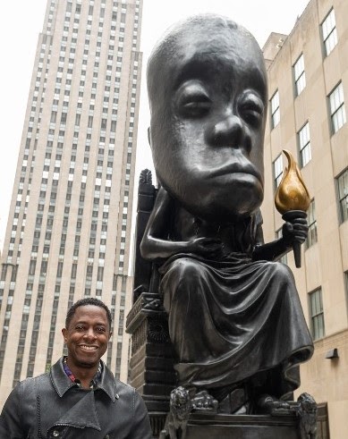 25-Foot Statue Just Unveiled in NYC Rockefeller Center to Honor African Culture – DO NOT MISS – MUST SEE THIS AWFUL THING!!! Knee_g10