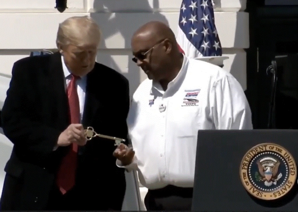 2020_04_16 President Trump URGENT Speech to America's Truckers at the White House Trucke10