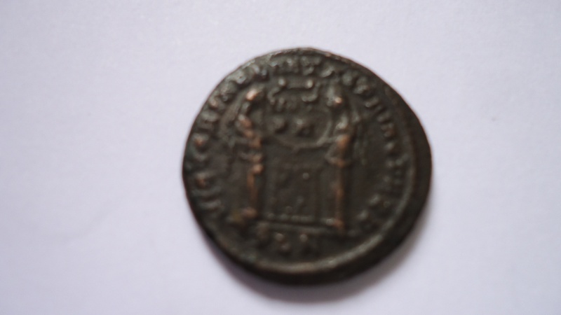 FOLLIS pour Constantin 1er (307-337 ap. J.-C.) Dsc05313
