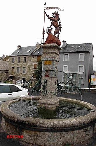 Statue de Loup en France Statur10