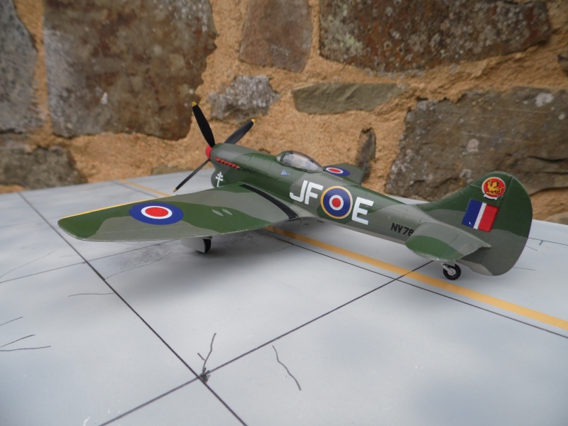 hawker tempest Mk V de Pierre closterman  (kit HELLER au 1/72) (VINTAGE) Sam_0018