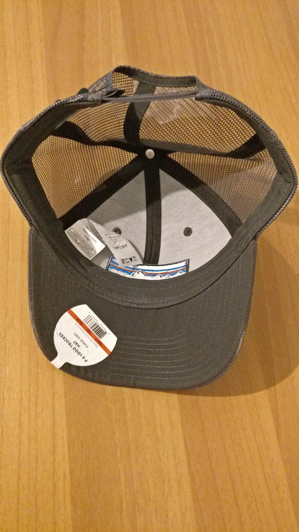 [vendo][nuovo] cappello PATAGONIA P-6 LOGO TRUCKER Img_2085