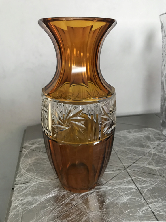 Vase ambre taillé et gravé Fee91110