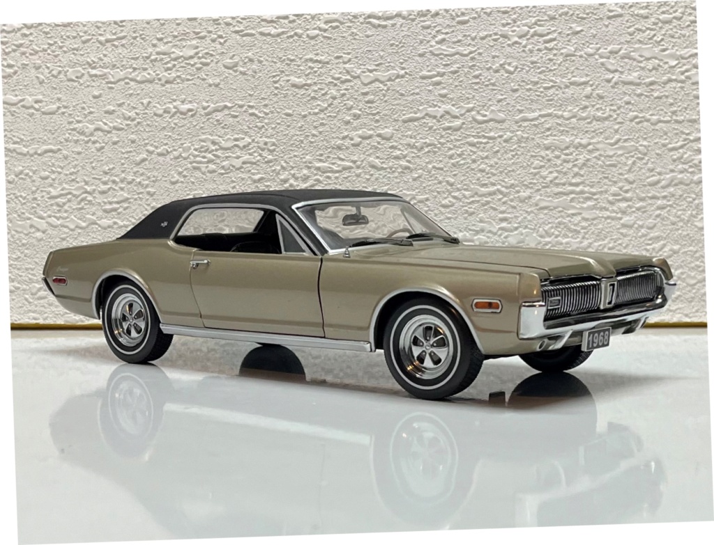 Cougar à l'échelle 1:18 196812