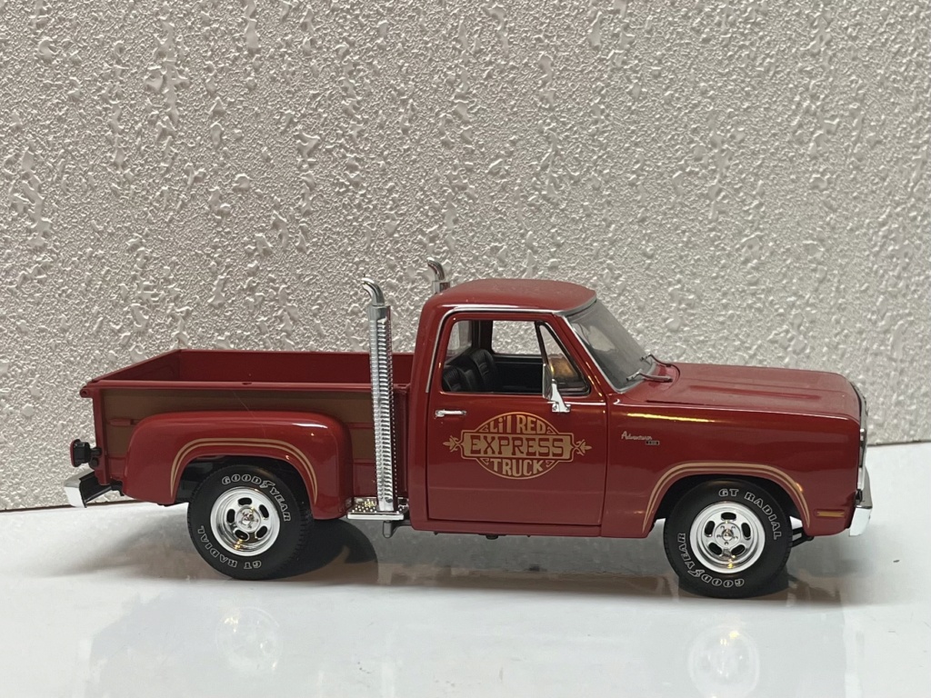 00 - Des bolides 1:18 - Page 7 Camion11