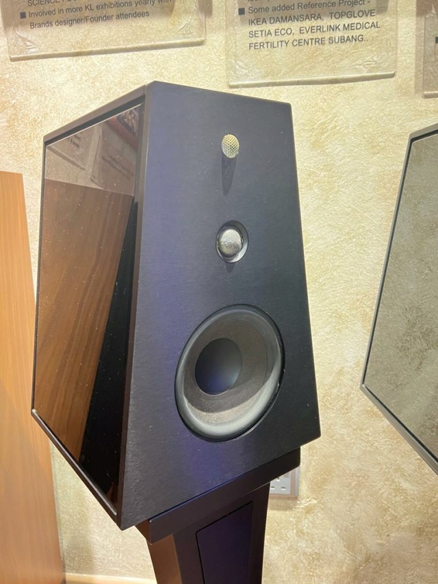 Rosso Fiorentino Fiesole bookshelf speakers (Sold) Whatsa50