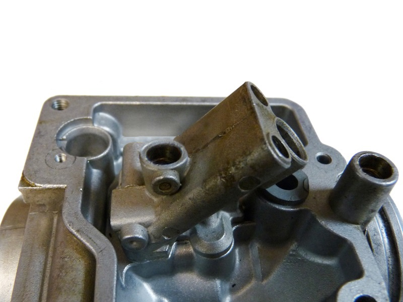 Suzuki GSX400R - 1992 - Restauration de la rampe carburateurs. Suzgs119