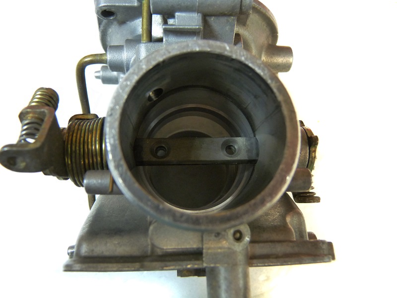 Suzuki GSX400R - 1992 - Restauration de la rampe carburateurs. Suzgs189