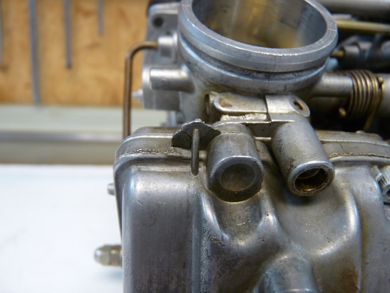 Suzuki GSX400R - 1992 - Restauration de la rampe carburateurs. Suzgsx35