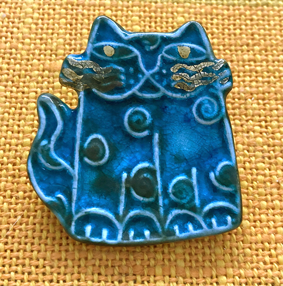 help identifying this sixties pottery brooch, B or BB mark Img_9311