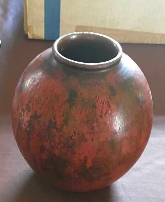 identification please of pottery vase Potred10