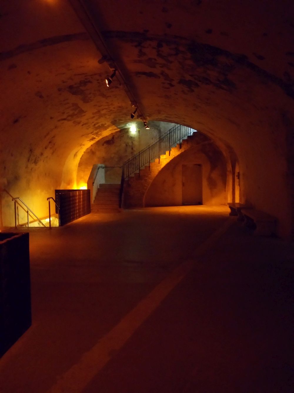 Le Rétro Club en sortie à Reims - Le repas et la visite des caves Mumm - 29 septembre 2019 Img_2080