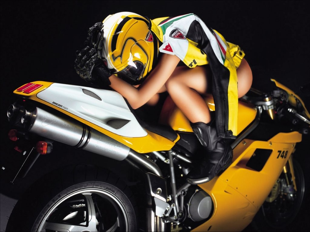 Babes & Bikes - Page 25 Bb10310