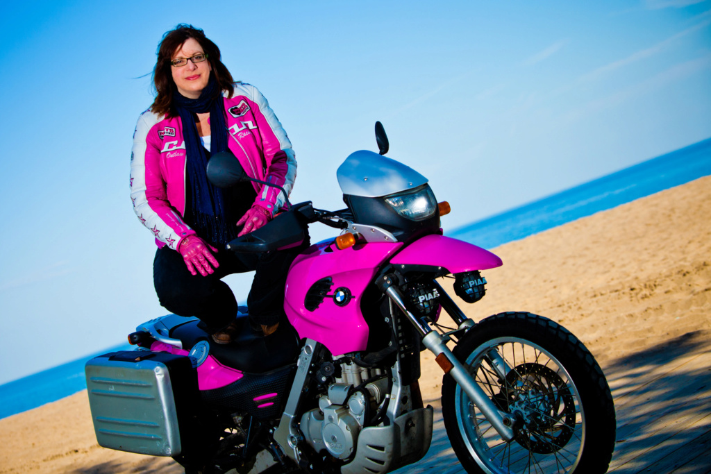 Babes & Bikes - Page 24 Lia_mo10