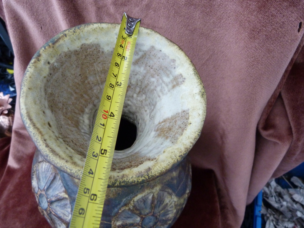 Massive hand made vase, no marks but distinctive decoration. Any names? P1140220
