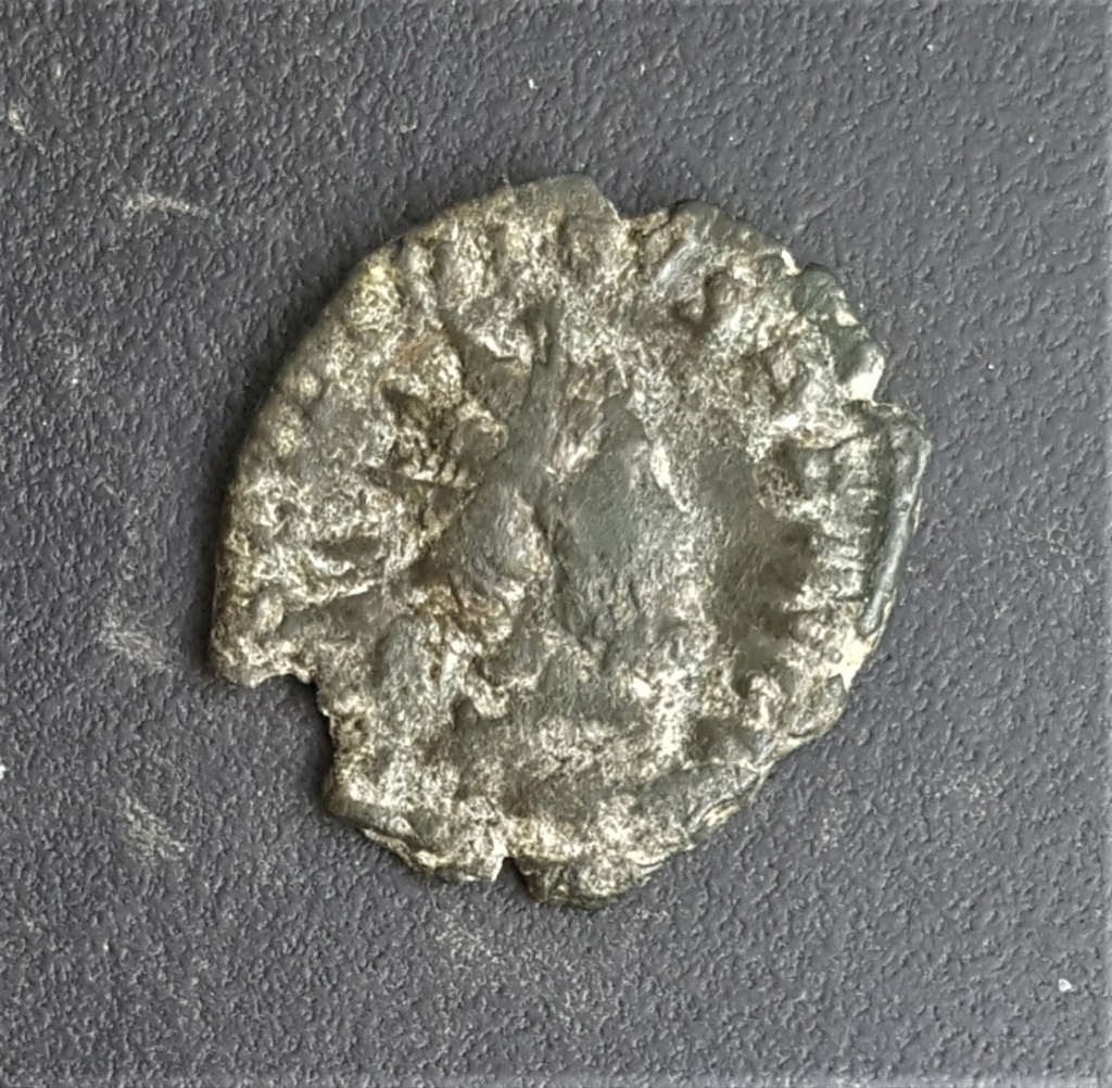 Antoniniano de Tétrico I. VIRT AVGG. Valor o Marte a izq. Trier 20210410
