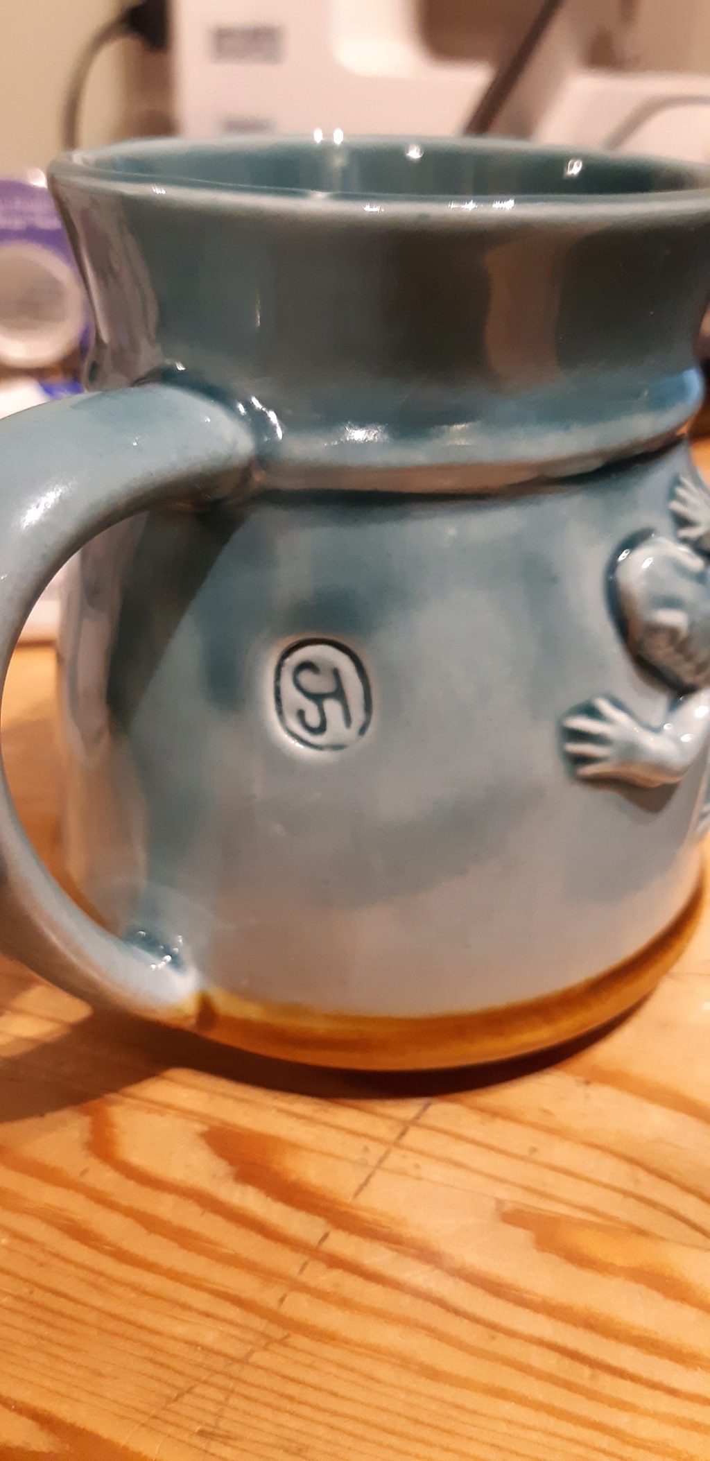 Hi! can anyone help identify this mark? SH or JS Mug111