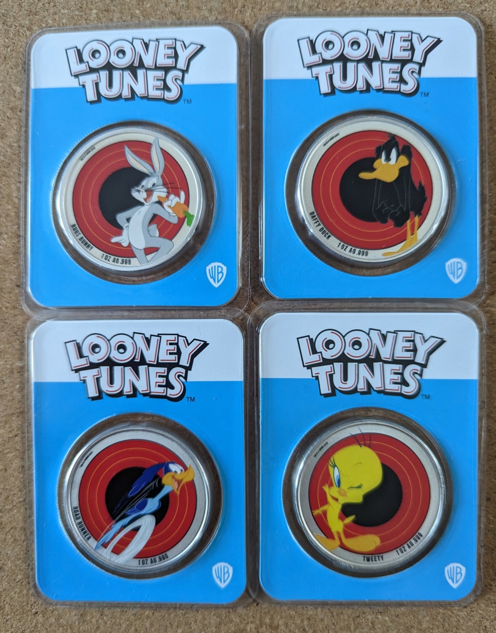 Looney Tunes colour silver set Pxl_2102
