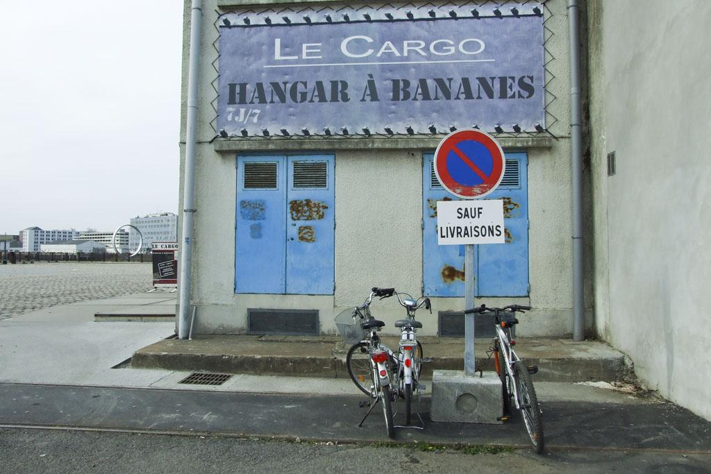 Sur l'île de Nantes ...nouveaux stationnements vélos Dscf7111