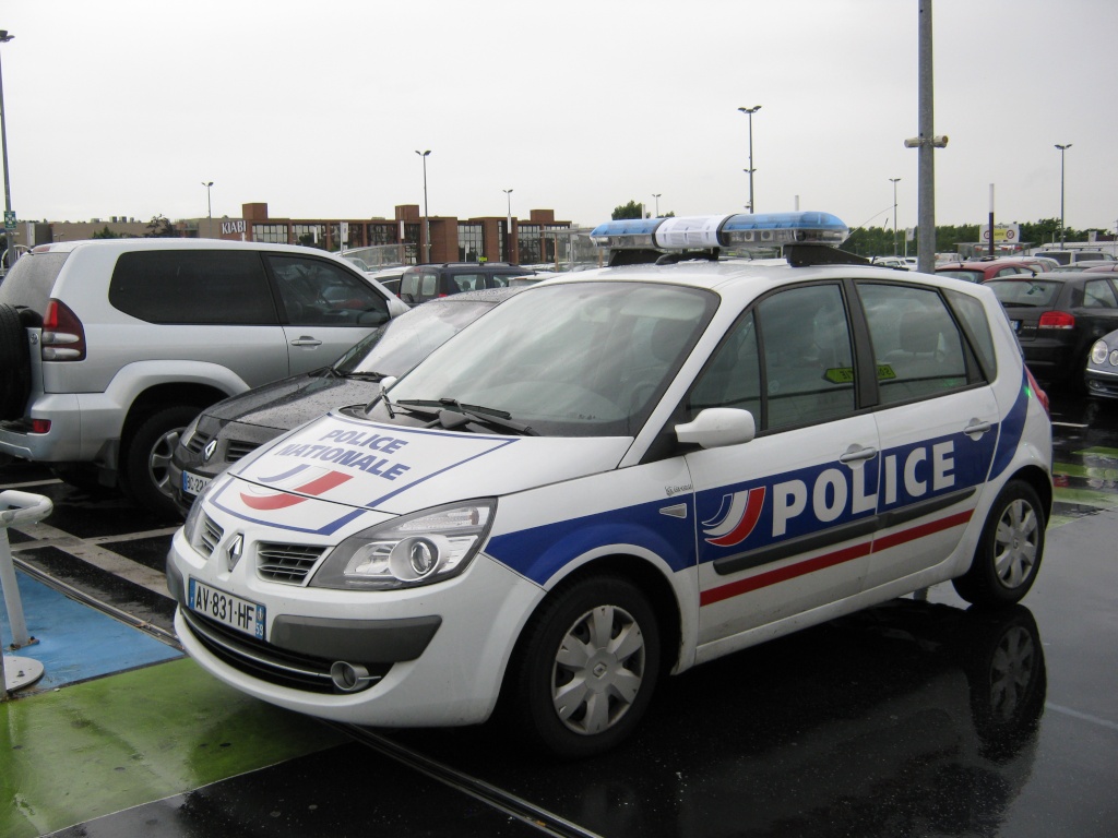 Police Française Scenic10