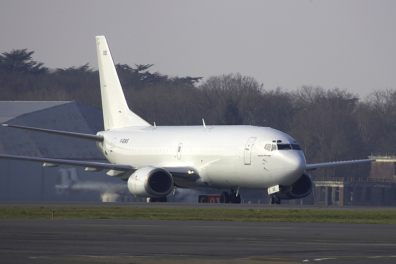 [11/02/2011] Boeing 737-300F (F-GIXS) Europe Airpost Jp0r4112