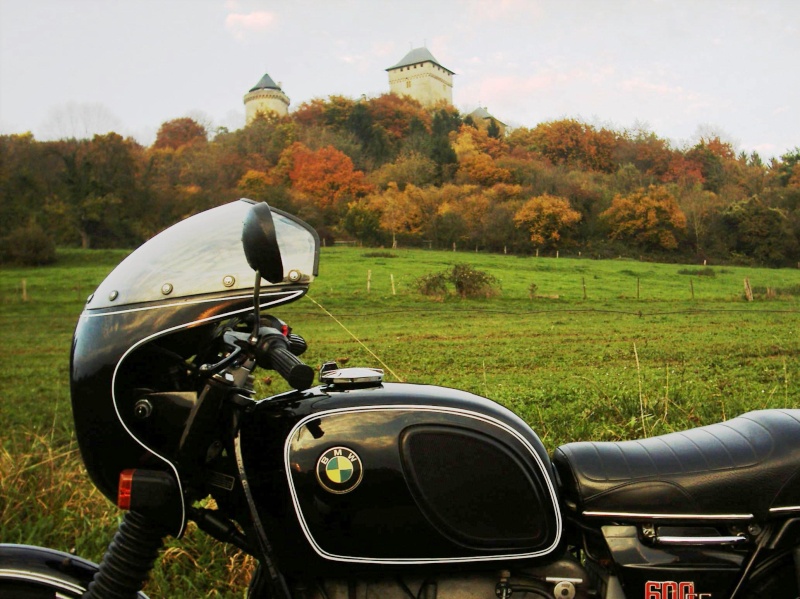 Photos de vous et de votre moto devant ....un château  - Page 7 Mand112