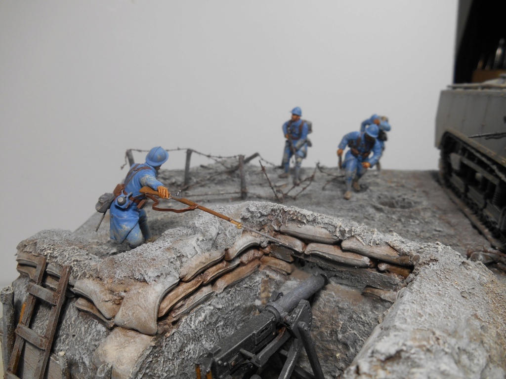 Août 1918 - L'espoir renaît - Saint-Chamond (Takom 1/35e) et figurines HISTOREX 1/32e puis figurines ICM 1/35e R40-ao11