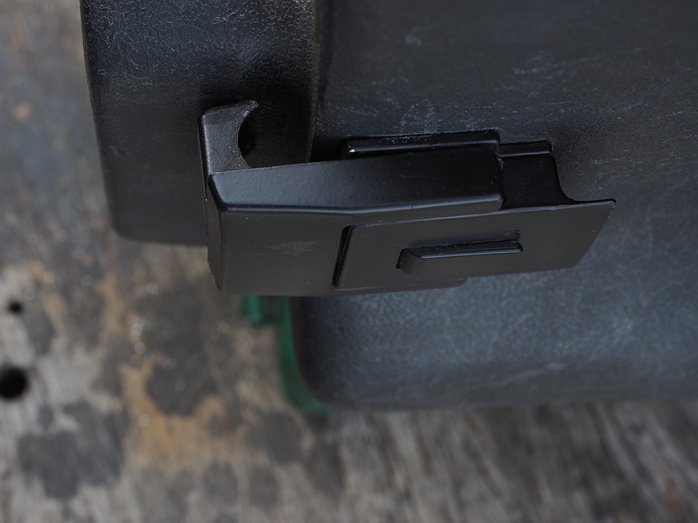 R100GS : fixation des valise sur porte-valise Spa25012