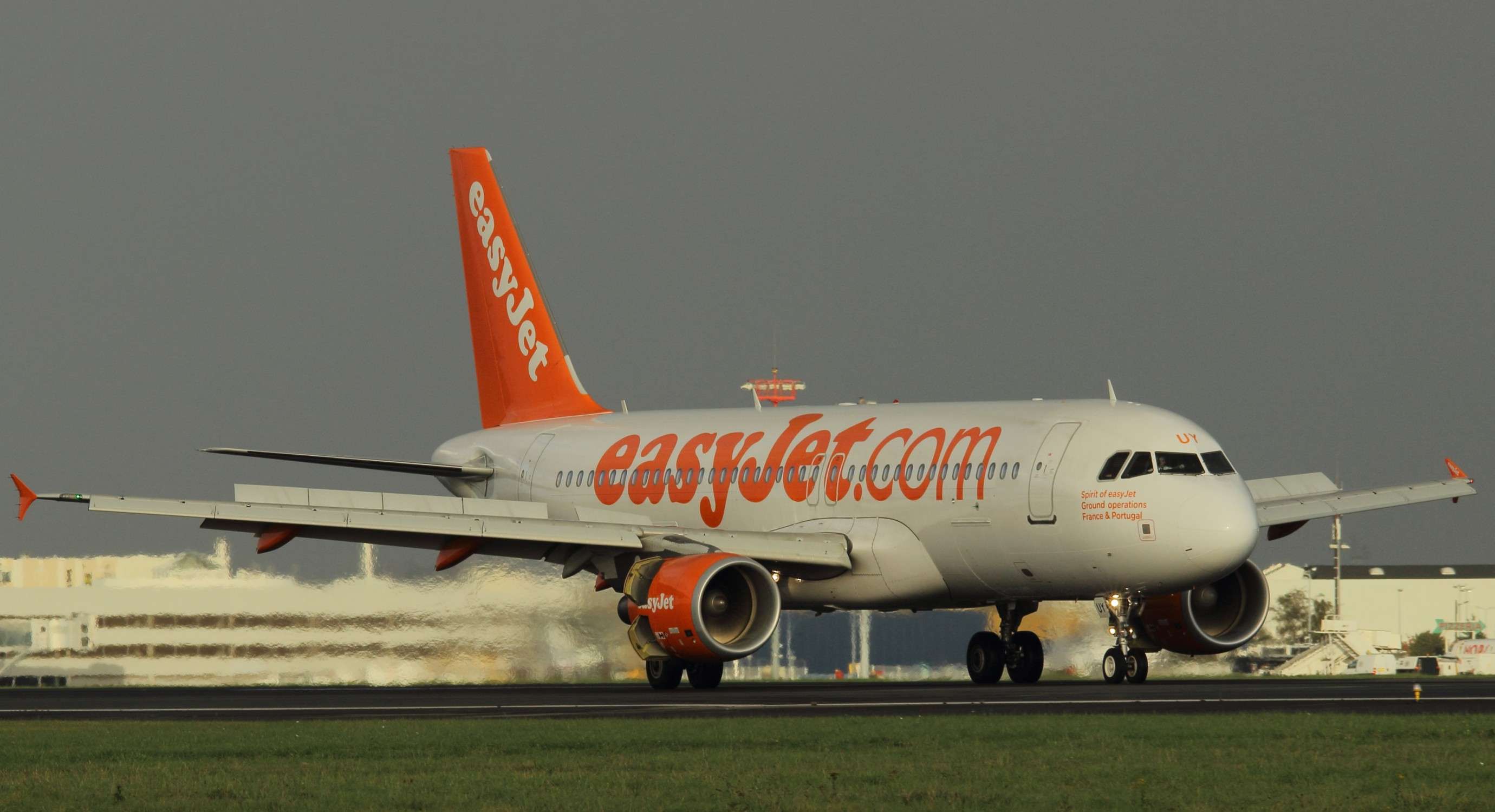 [07/11/2014] A320 Easyjet (G-EZUY) Spirit of Easyjet ... Nantes16