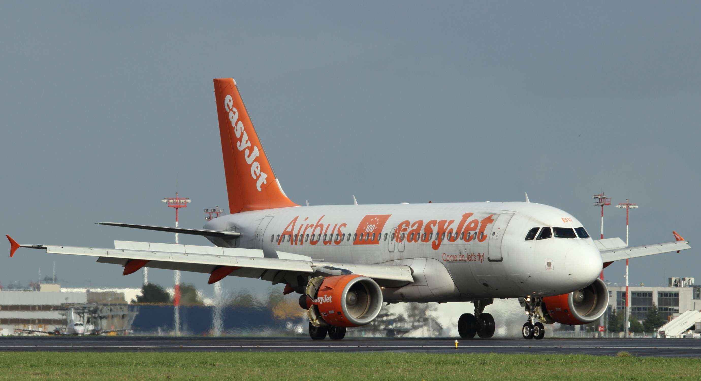 [25/10/2014] A319 Easyjet (G-EZBR) 100th Airbus   Nantes18