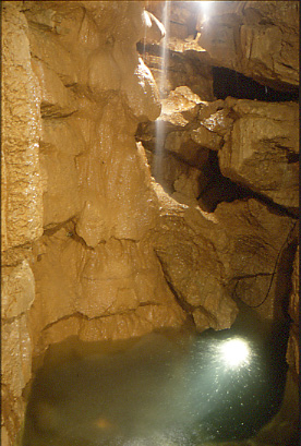 Saint Vallier de THIEY Grotte10