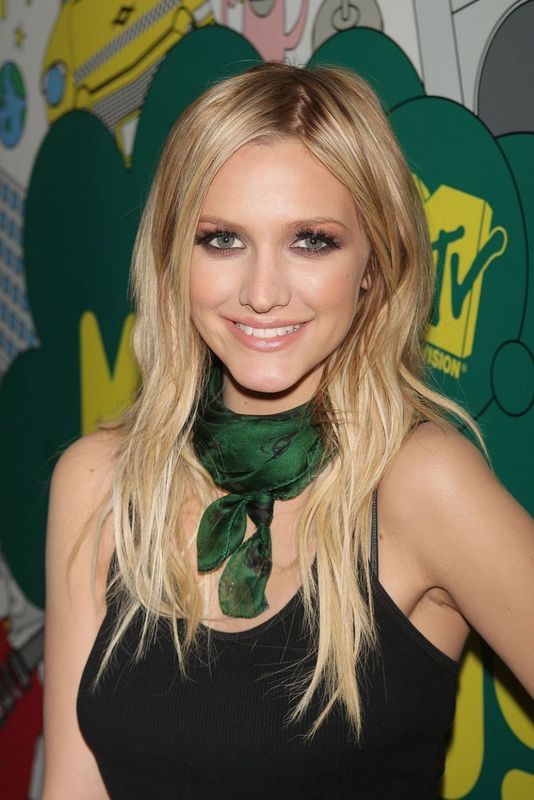     ASHLEE SIMPSON Ashlee29