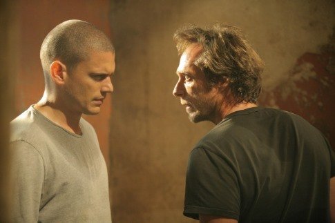 Ces 2 l... - PrisonBreak (2010-2012) - Page 8 Mv5bmt10